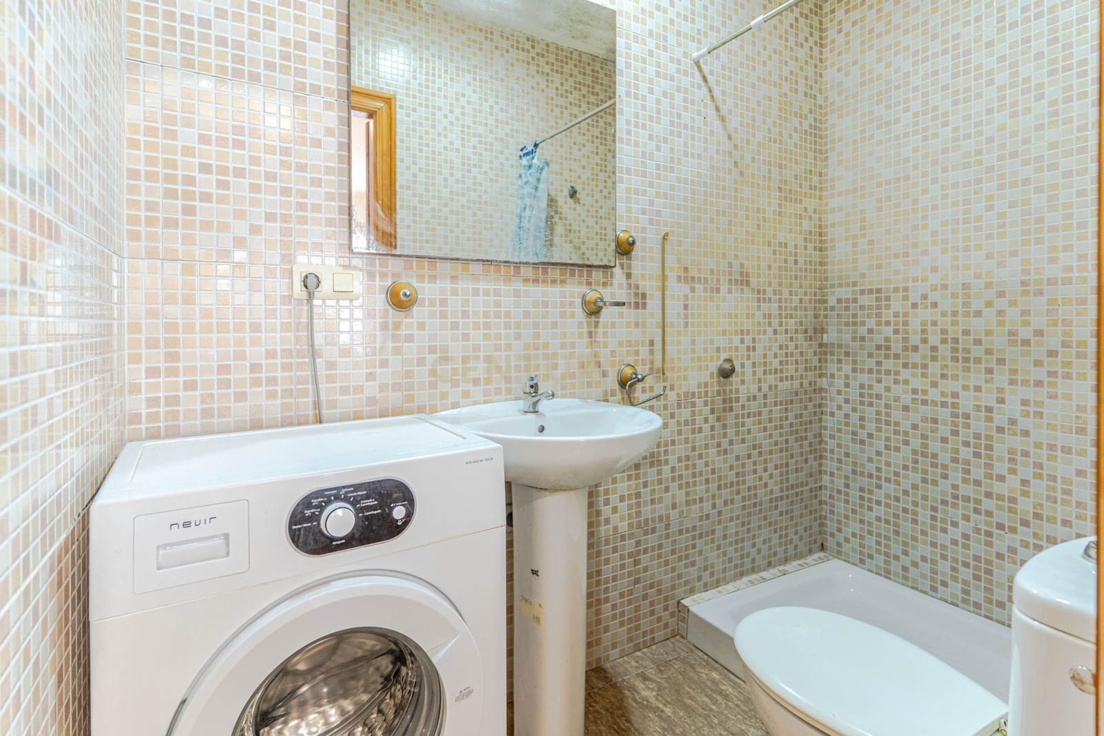 Commercial for sale in Salobrena - € 119,000 (Ref: 9500397)