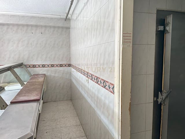 Erhverv til salg i Poligono Cartuja - La Paz, Granada by - € 90.000 (Ref: 9503117)