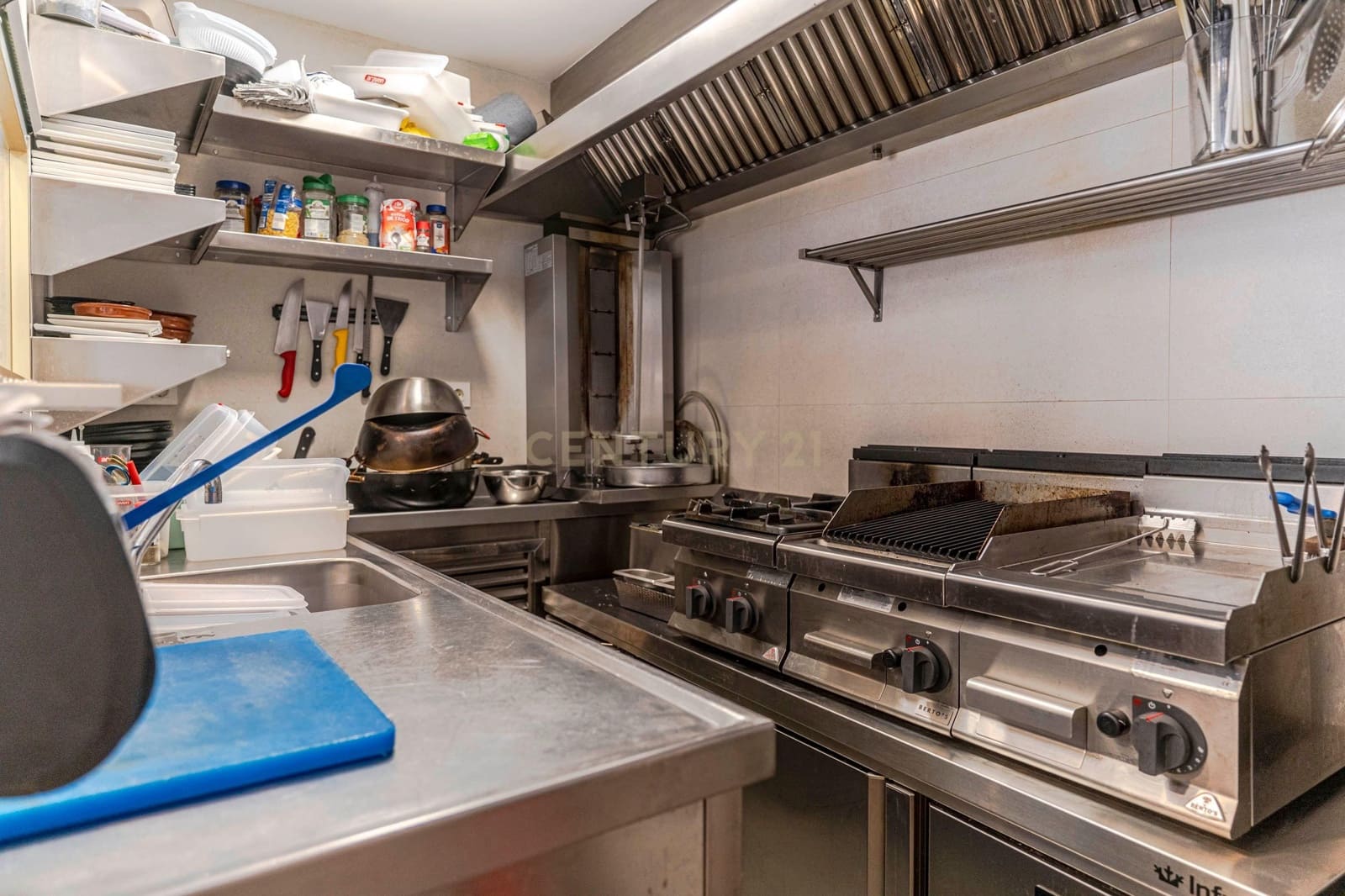 Commercial for sale in Granada city - € 55,000 (Ref: 9503444)