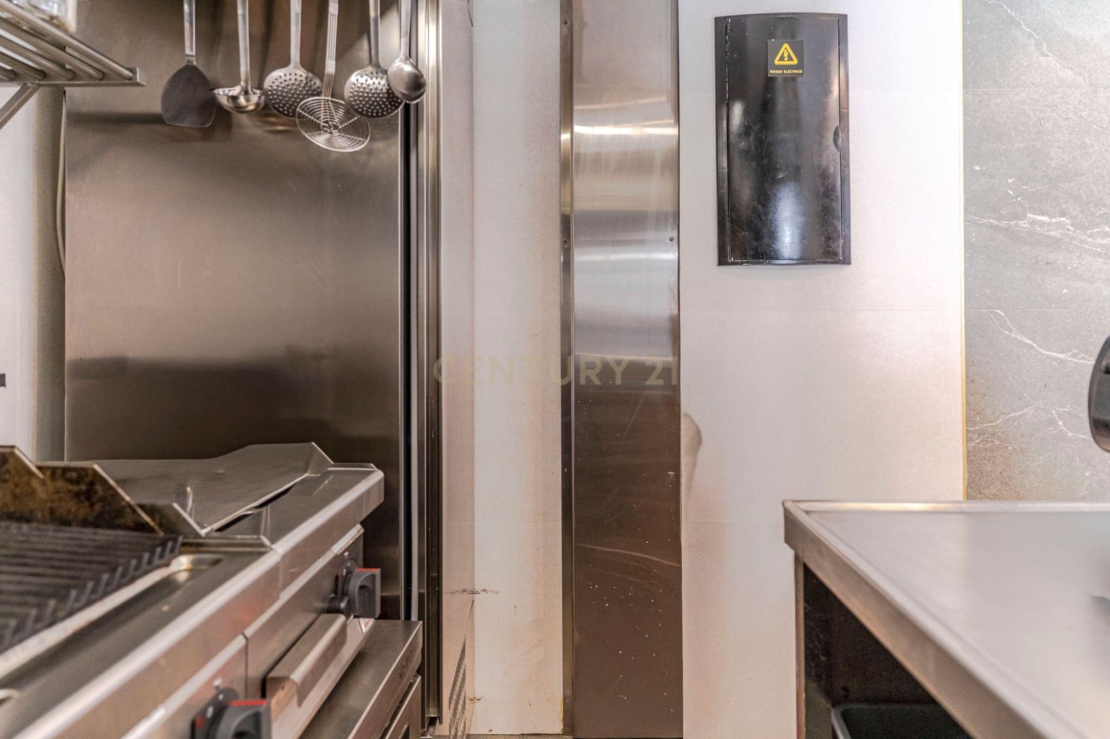 Commercial for sale in Granada city - € 55,000 (Ref: 9503444)