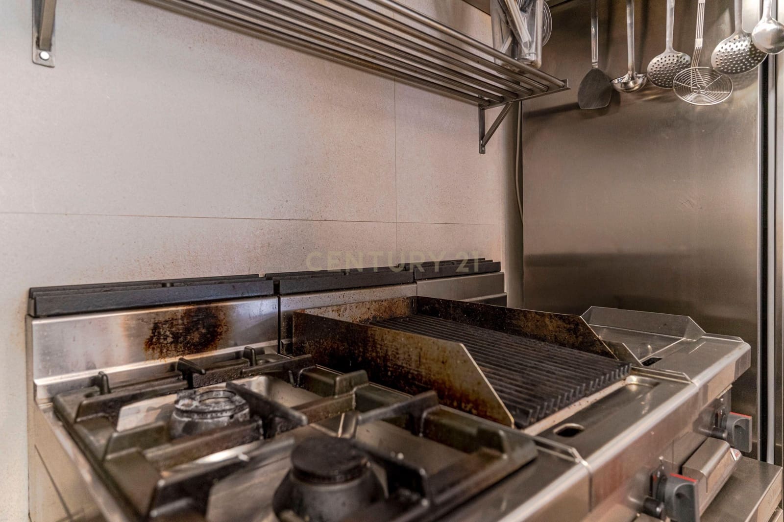 Commercial for sale in Granada city - € 55,000 (Ref: 9503444)