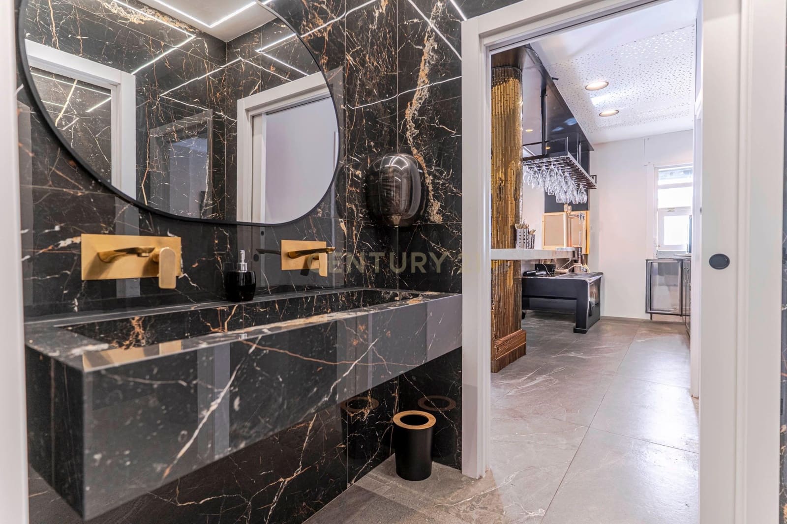 Commercial for sale in Granada city - € 55,000 (Ref: 9503444)