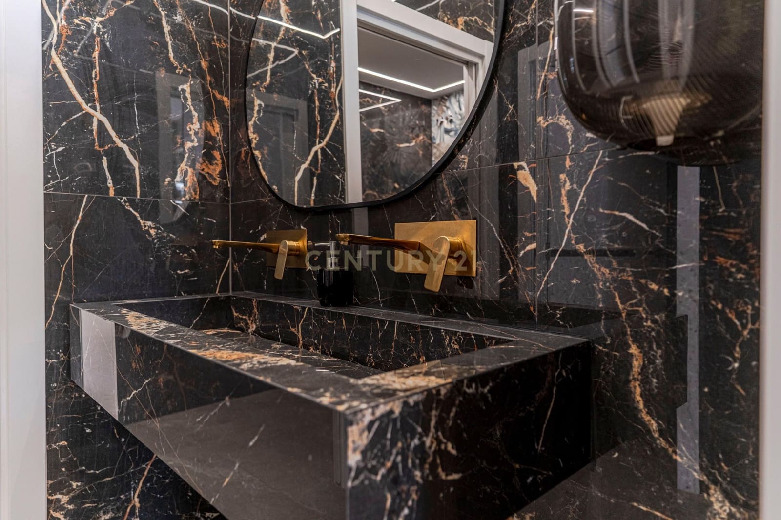 Commercial for sale in Granada city - € 55,000 (Ref: 9503444)