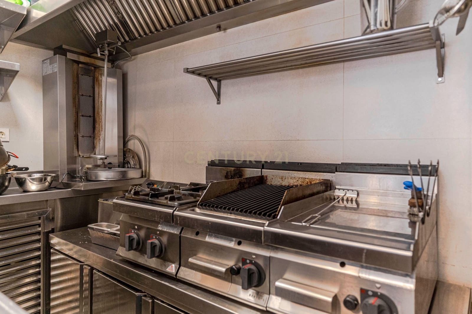 Commercial for sale in Granada city - € 55,000 (Ref: 9503444)