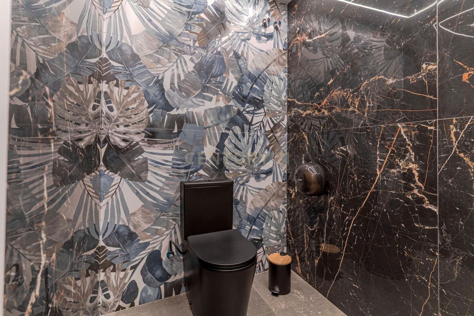 Commercial for sale in Granada city - € 55,000 (Ref: 9503444)