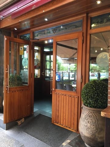 Commercieel te koop in Cervantes, Granada stad - € 230.000 (Ref: 9503445)