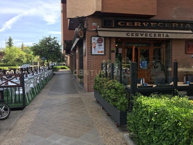 Commercieel te koop in Cervantes, Granada stad - € 230.000 (Ref: 9503445)