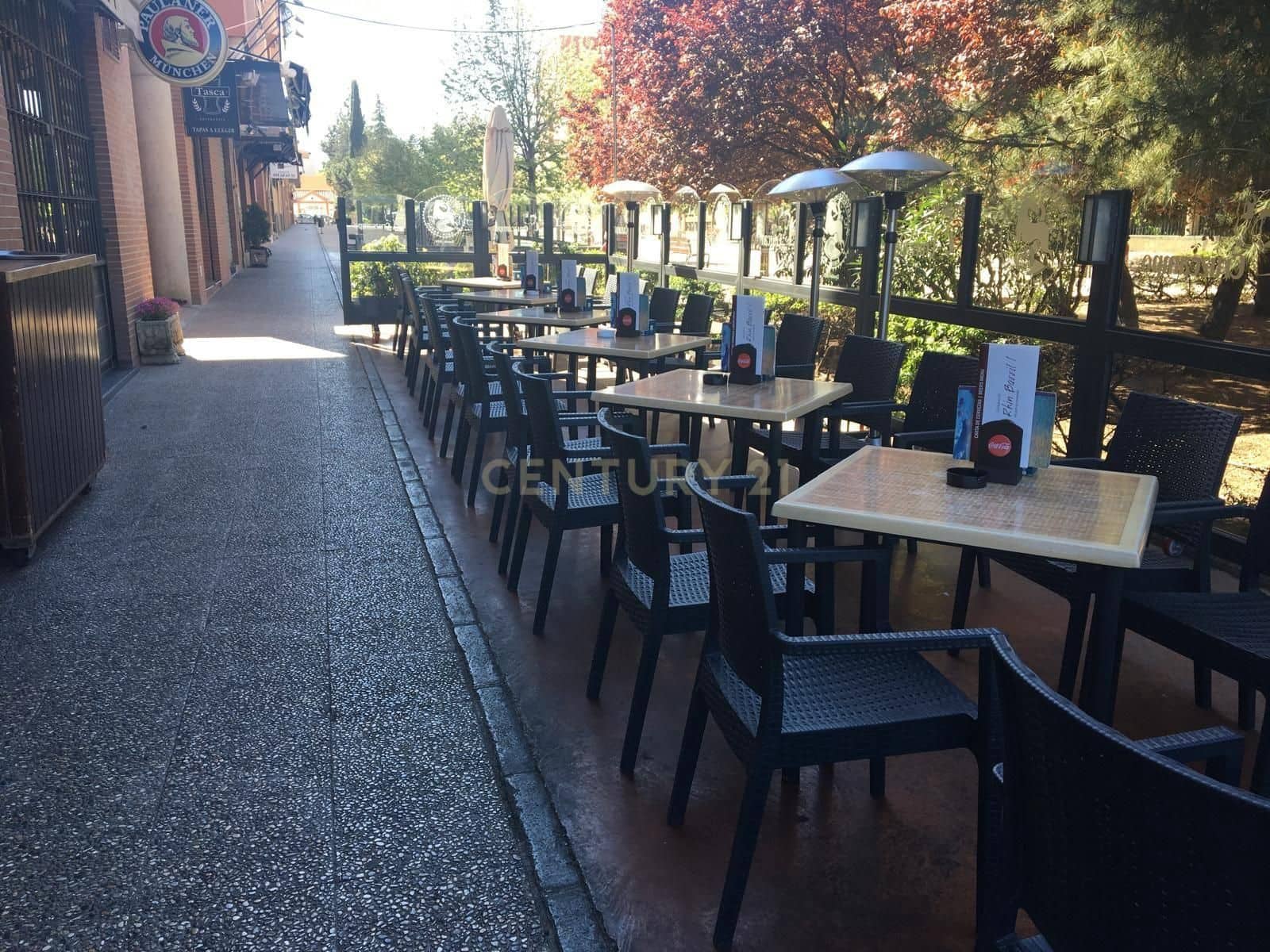 Commercieel te koop in Granada stad - € 230.000 (Ref: 9503445)