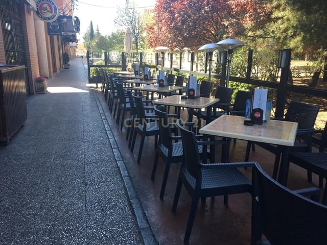 Commercieel te koop in Cervantes, Granada stad - € 230.000 (Ref: 9503445)