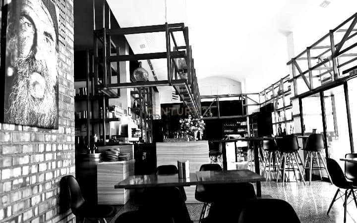 Komercyjne na sprzedaż w Miasto Grenada - 79 000 € (Ref: 9503447)