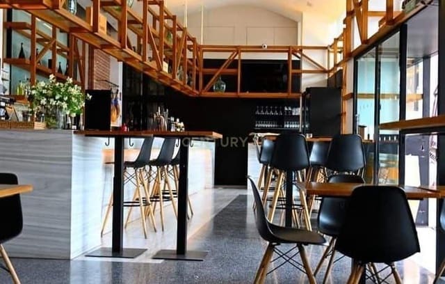 Komercyjne na sprzedaż w Campus de la Salud, Miasto Grenada - 79 000 € (Ref: 9503447)