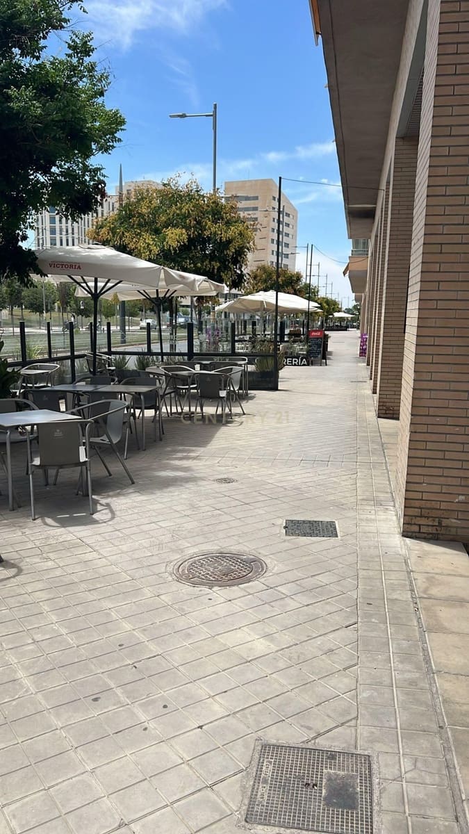 Komercyjne na sprzedaż w Miasto Grenada - 79 000 € (Ref: 9503447)