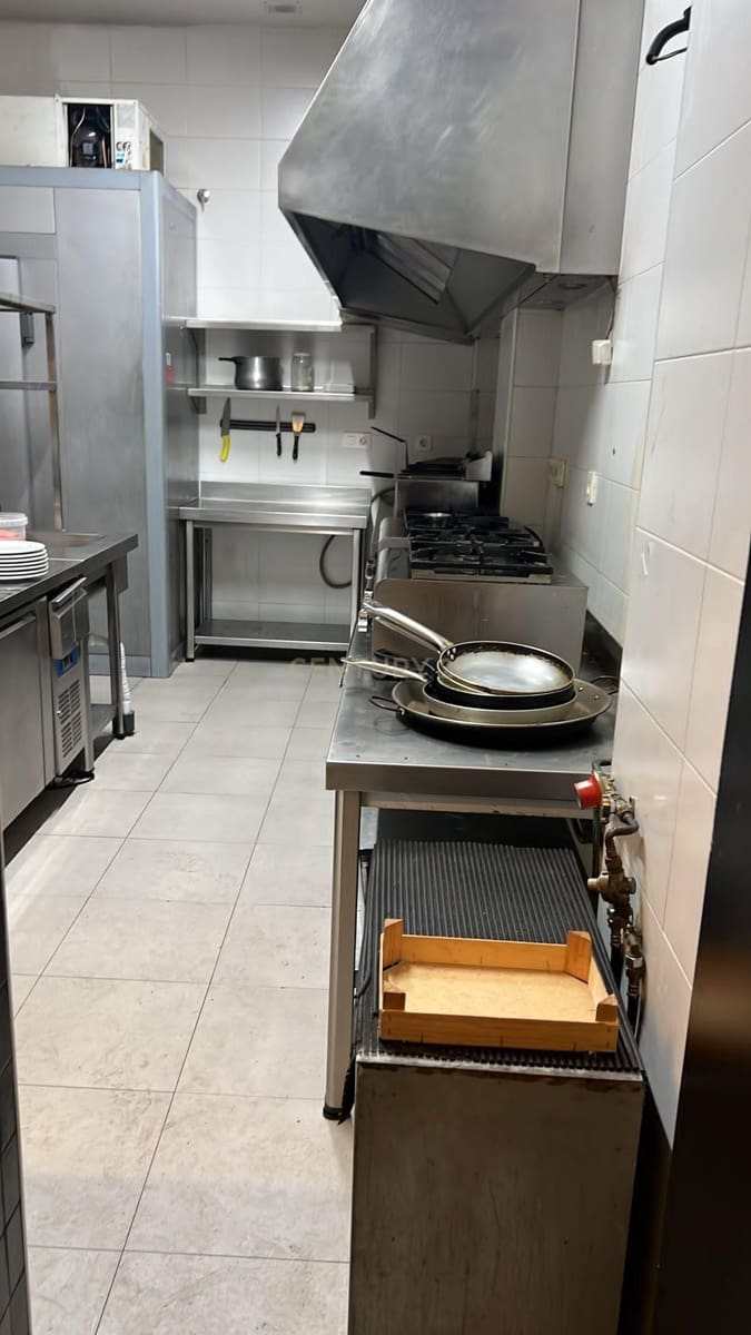 Komercyjne na sprzedaż w Miasto Grenada - 79 000 € (Ref: 9503447)