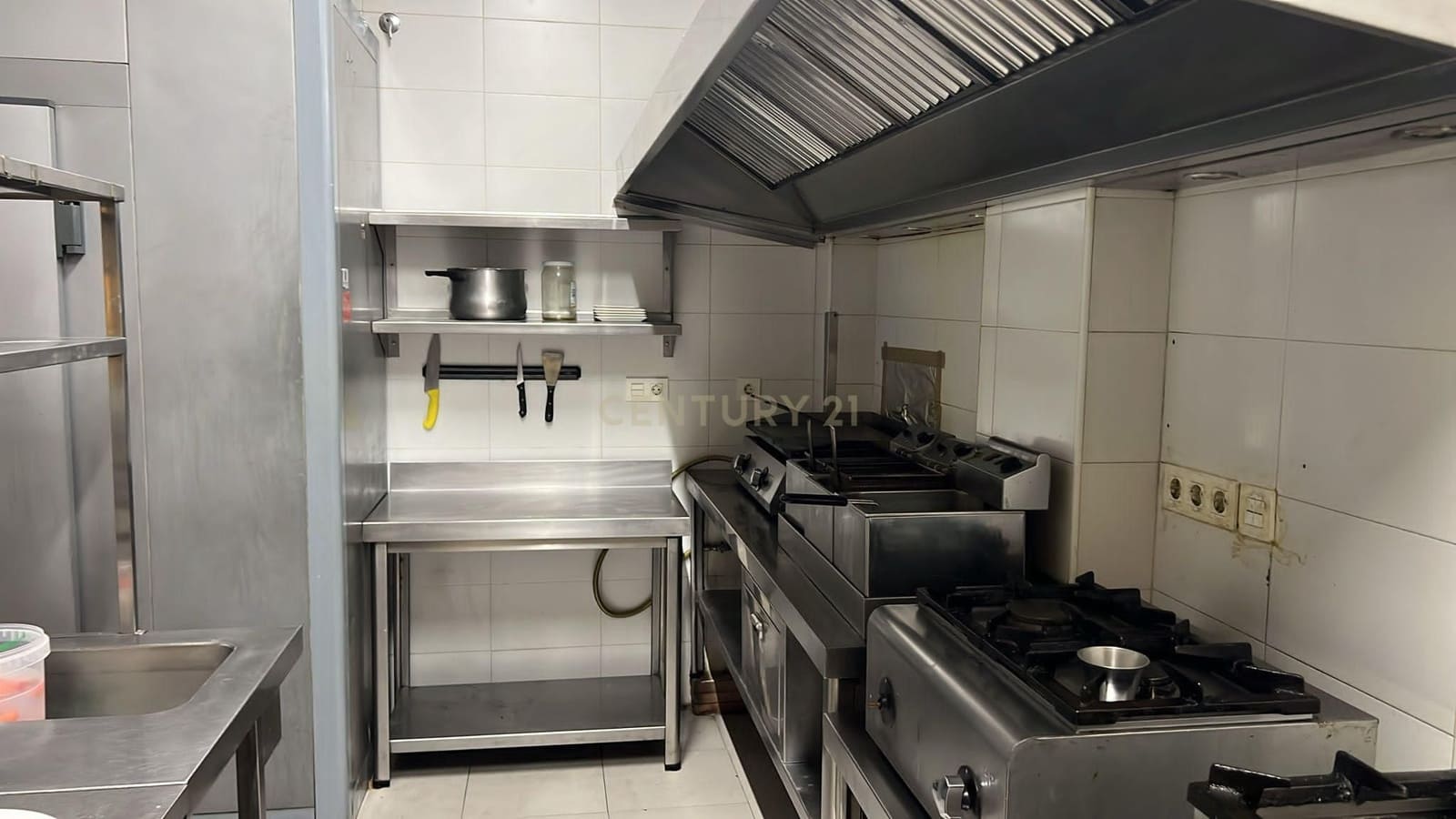 Komercyjne na sprzedaż w Miasto Grenada - 79 000 € (Ref: 9503447)