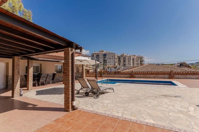 Chalet de 5 habitaciones en Almuñécar en venta con piscina - 750.000 € (Ref: 9531993)
