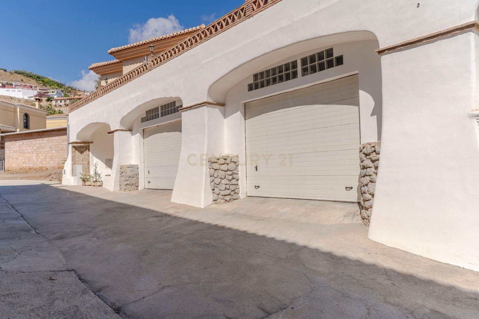 Chalet de 5 habitaciones en Almuñécar en venta con piscina - 750.000 € (Ref: 9531993)