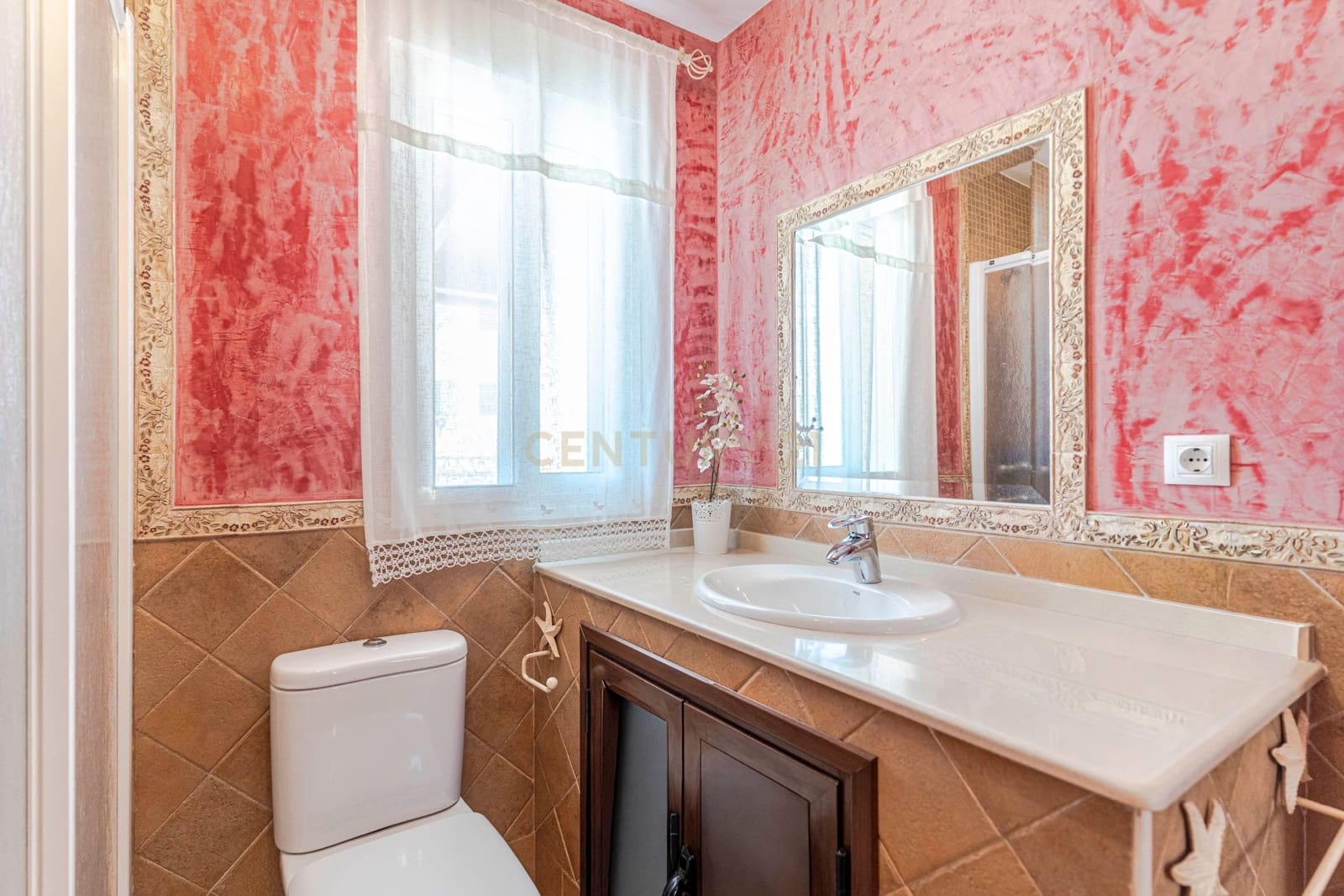 Chalet de 5 habitaciones en Almuñécar en venta con piscina - 750.000 € (Ref: 9531993)