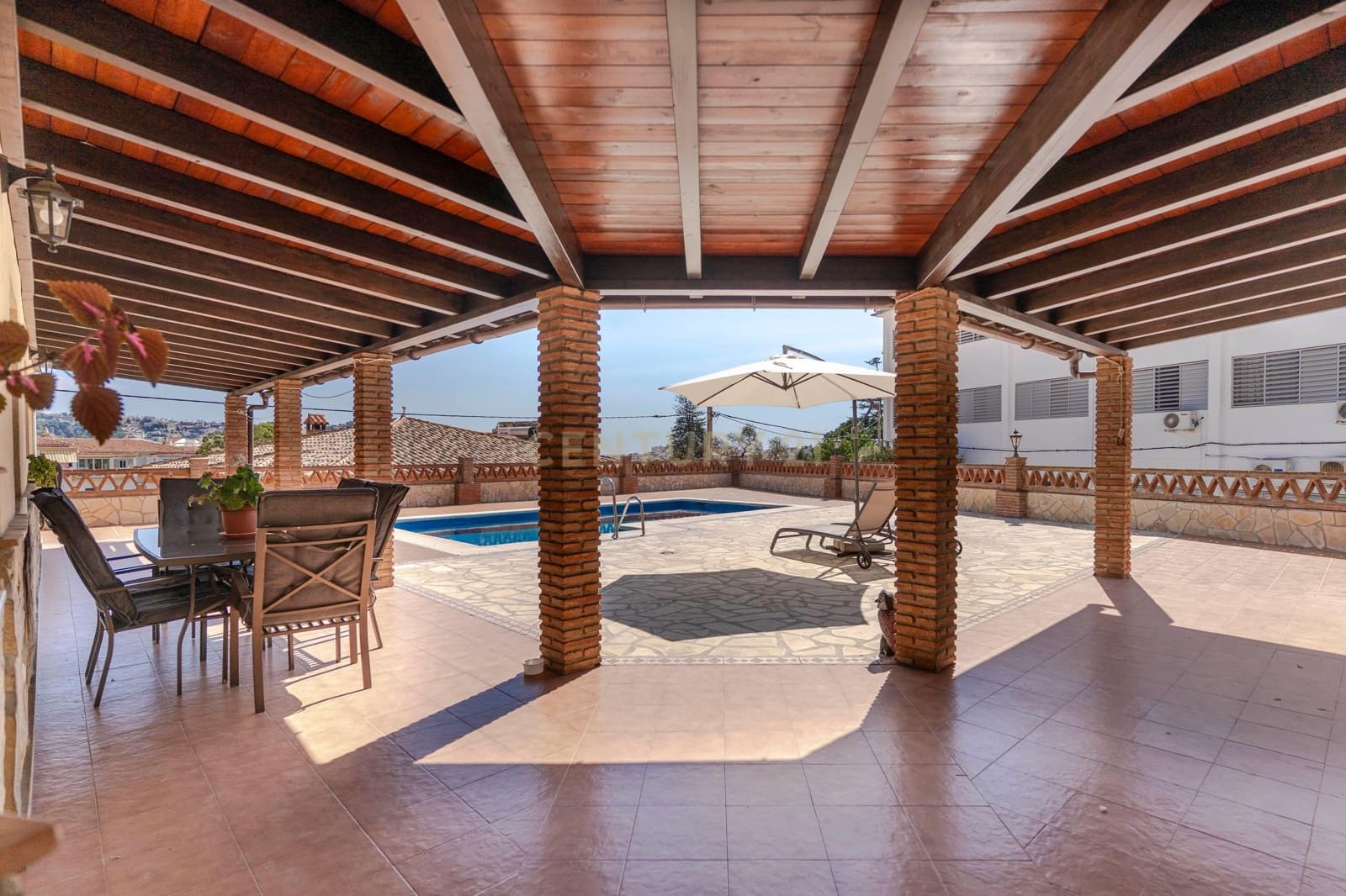 Chalet de 5 habitaciones en Almuñécar en venta con piscina - 750.000 € (Ref: 9531993)