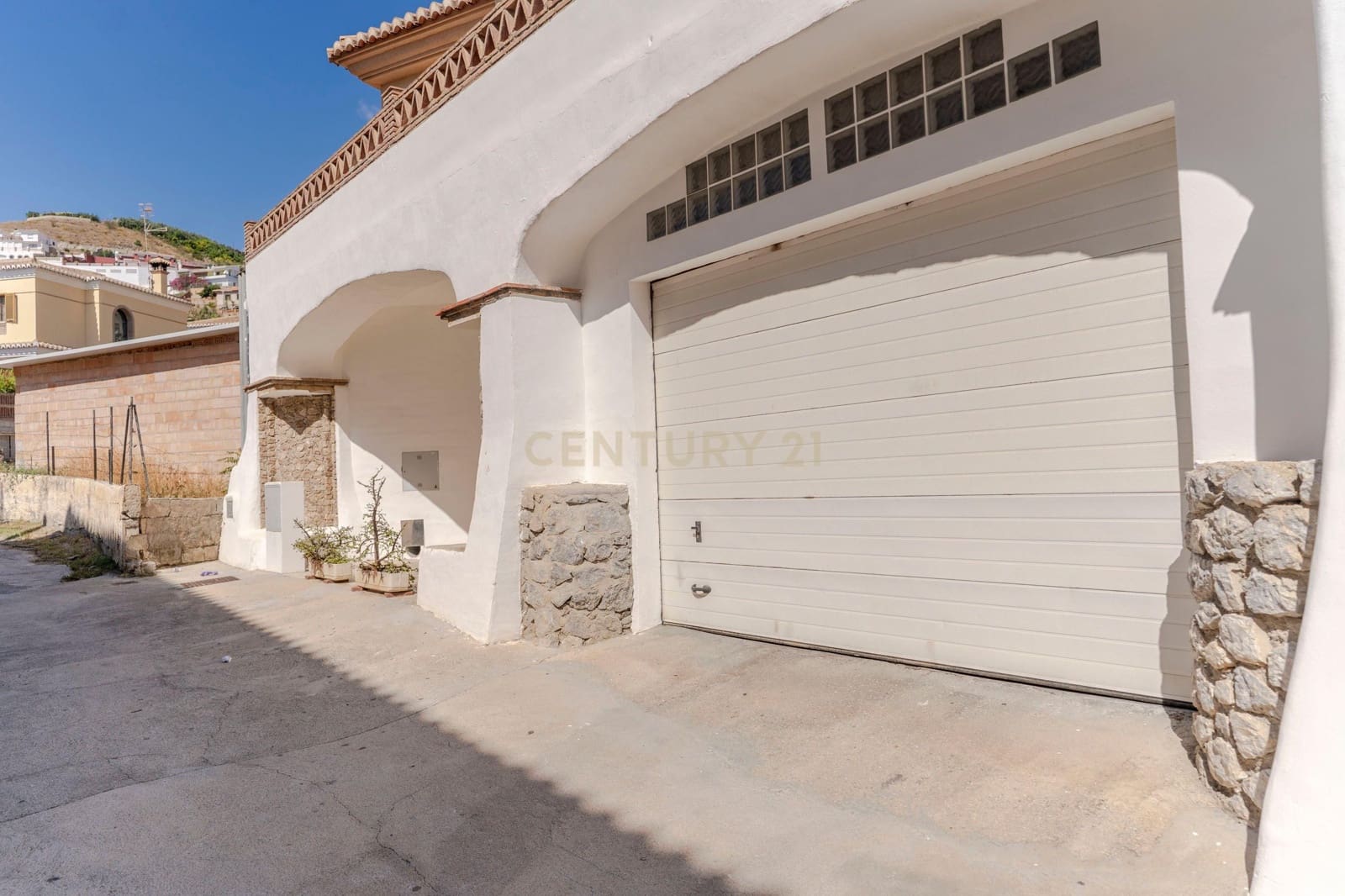Chalet de 5 habitaciones en Almuñécar en venta con piscina - 750.000 € (Ref: 9531993)
