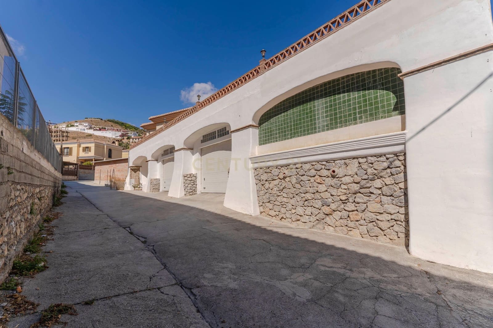 Chalet de 5 habitaciones en Almuñécar en venta con piscina - 750.000 € (Ref: 9531993)