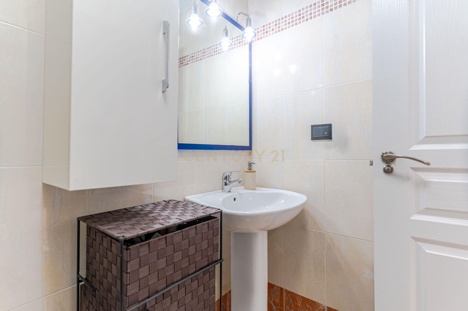 1 quarto Apartamento para venda em Velez de Benaudalla com piscina - 105 000 € (Ref: 9532876)
