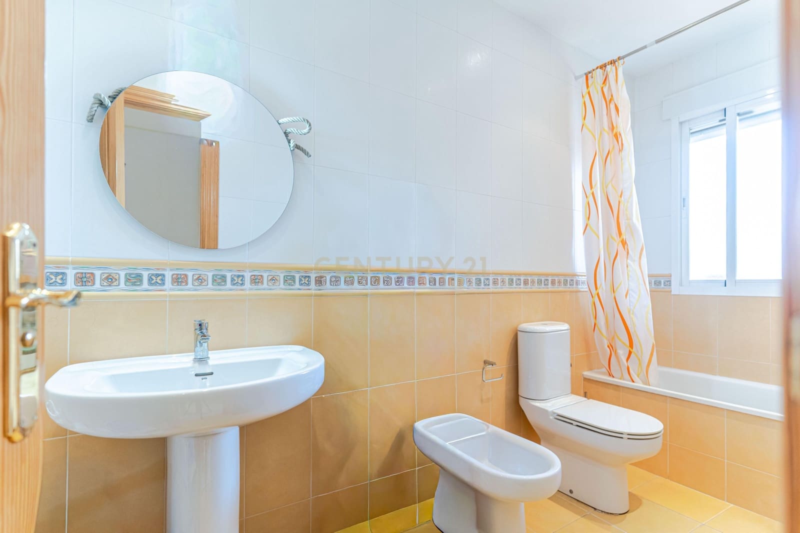 3 bedroom Townhouse for sale in Belicena with garage - € 219,000 (Ref: 9534824)