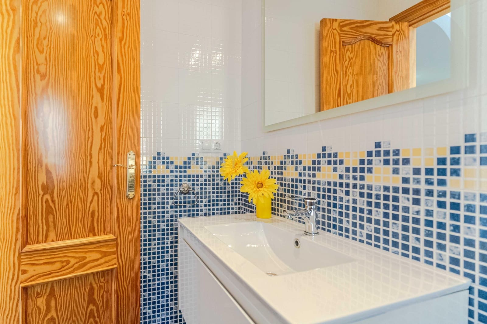 3 bedroom Townhouse for sale in Belicena with garage - € 219,000 (Ref: 9534824)