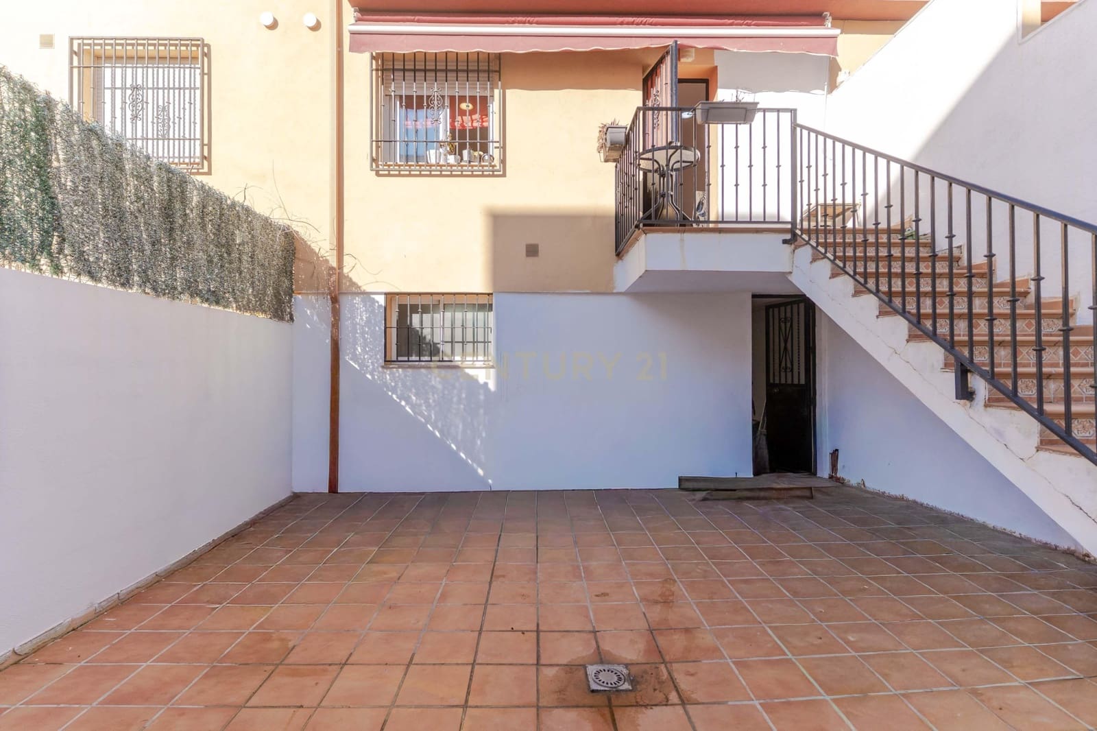 3 bedroom Townhouse for sale in Belicena with garage - € 219,000 (Ref: 9534824)