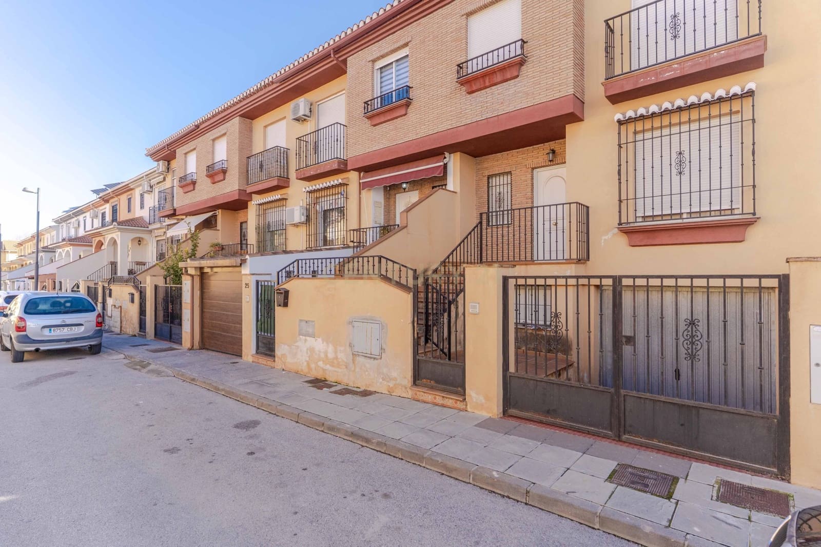 3 bedroom Townhouse for sale in Belicena with garage - € 219,000 (Ref: 9534824)