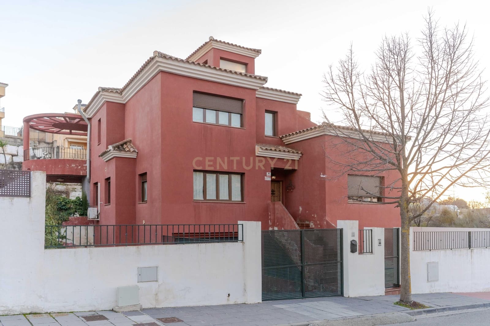 4 soveværelse Villa til salg i La Zubia med swimmingpool garage - € 435.000 (Ref: 9538914)