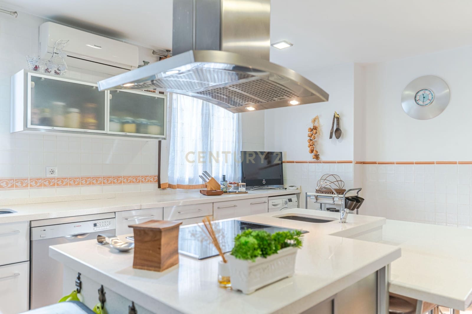 4 soveværelse Villa til salg i La Zubia med swimmingpool garage - € 435.000 (Ref: 9538914)