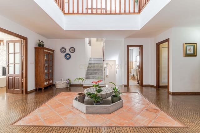 4 soveværelse Villa til salg i La Zubia med swimmingpool garage - € 435.000 (Ref: 9538914)