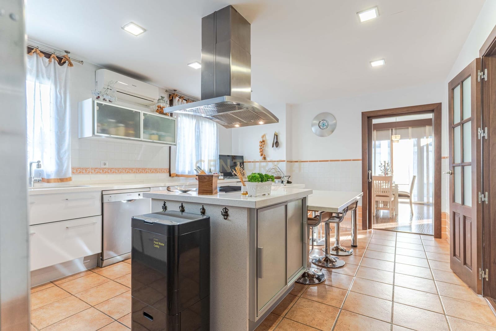 4 soveværelse Villa til salg i La Zubia med swimmingpool garage - € 435.000 (Ref: 9538914)