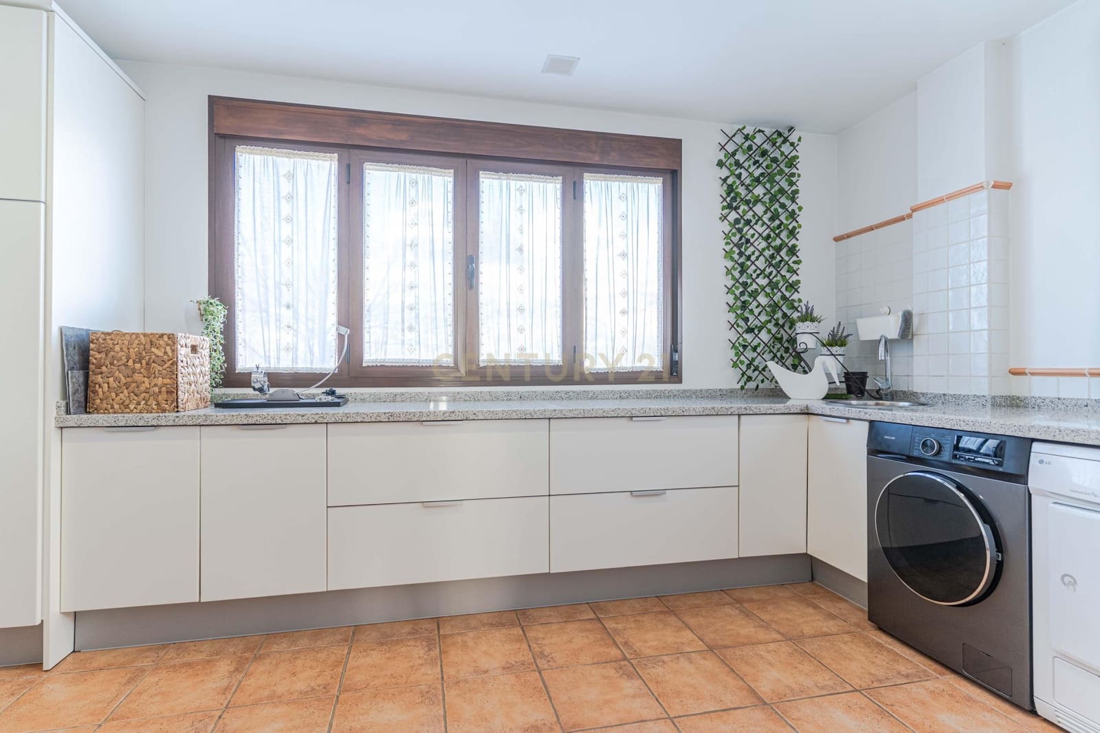 4 soveværelse Villa til salg i La Zubia med swimmingpool garage - € 435.000 (Ref: 9538914)