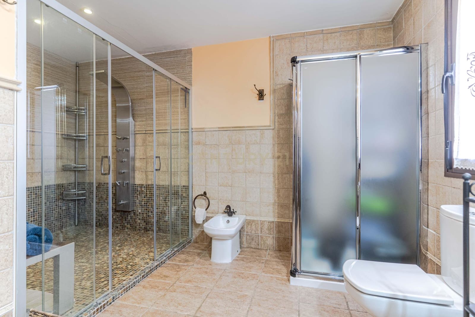 4 soveværelse Villa til salg i La Zubia med swimmingpool garage - € 435.000 (Ref: 9538914)