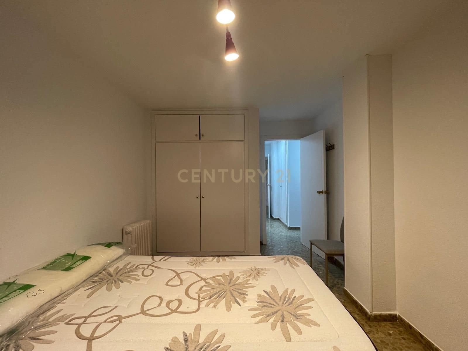 3 bedroom Flat for rent in Granada city with garage - € 1,000 (Ref: 9547253)