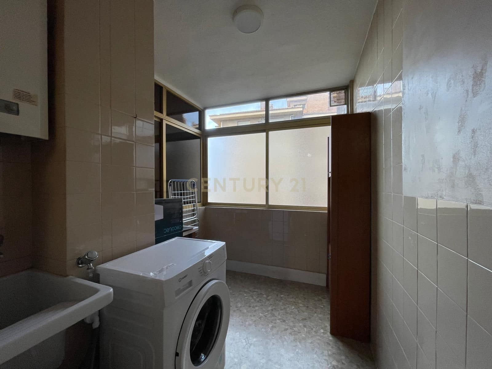 3 bedroom Flat for rent in Granada city with garage - € 1,000 (Ref: 9547253)