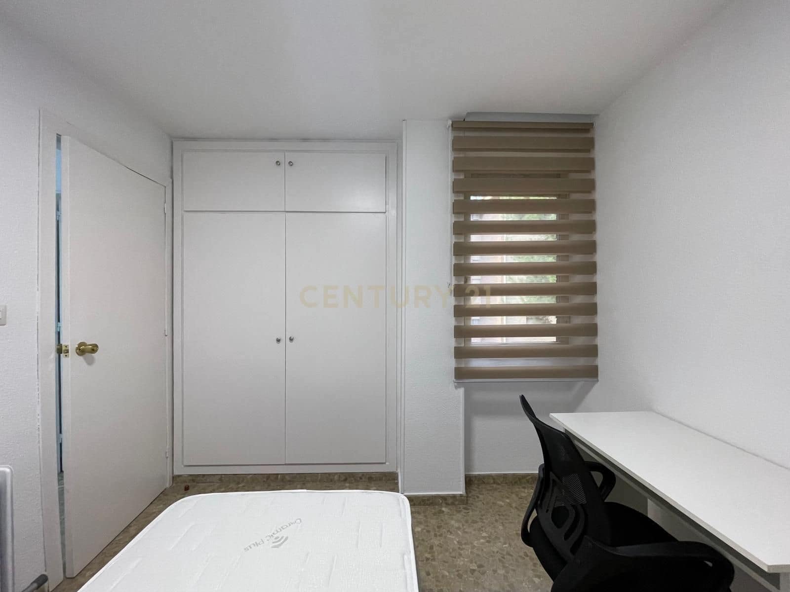 3 bedroom Flat for rent in Granada city with garage - € 1,000 (Ref: 9547253)