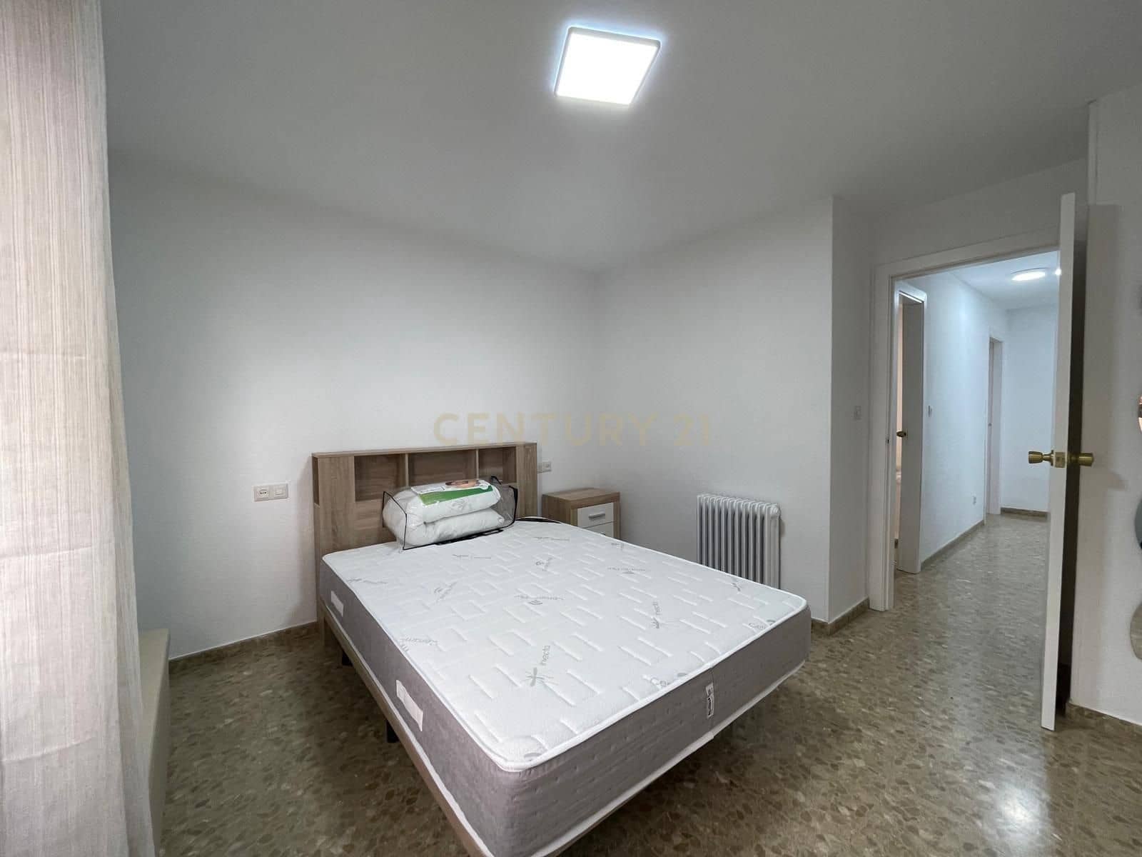 3 bedroom Flat for rent in Granada city with garage - € 1,000 (Ref: 9547253)