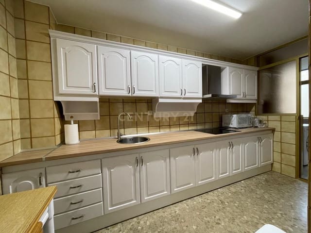 3 bedroom Flat for rent in San Francisco Javier, Granada city with garage - € 1,000 (Ref: 9547253)