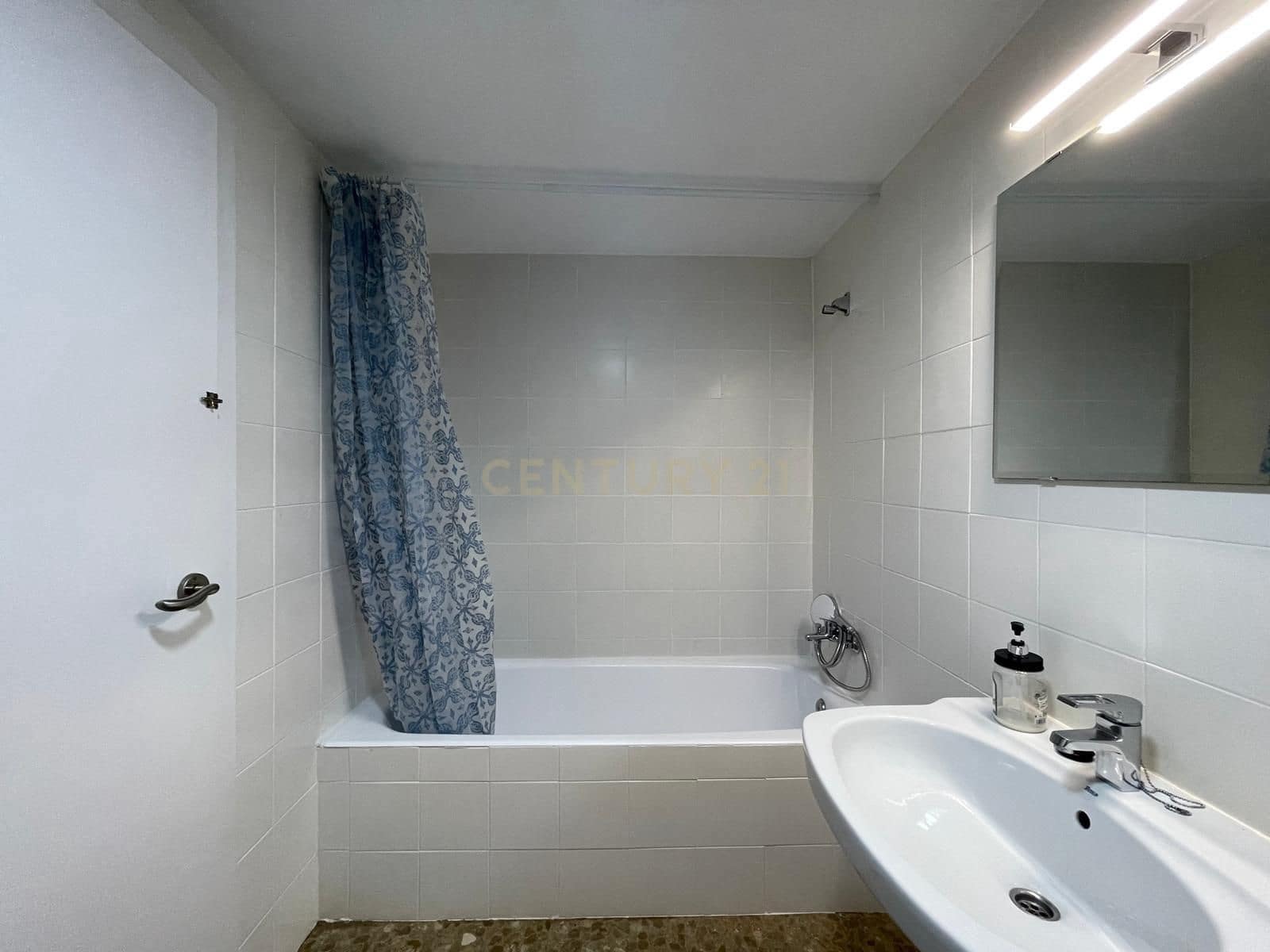 3 bedroom Flat for rent in Granada city with garage - € 1,000 (Ref: 9547253)