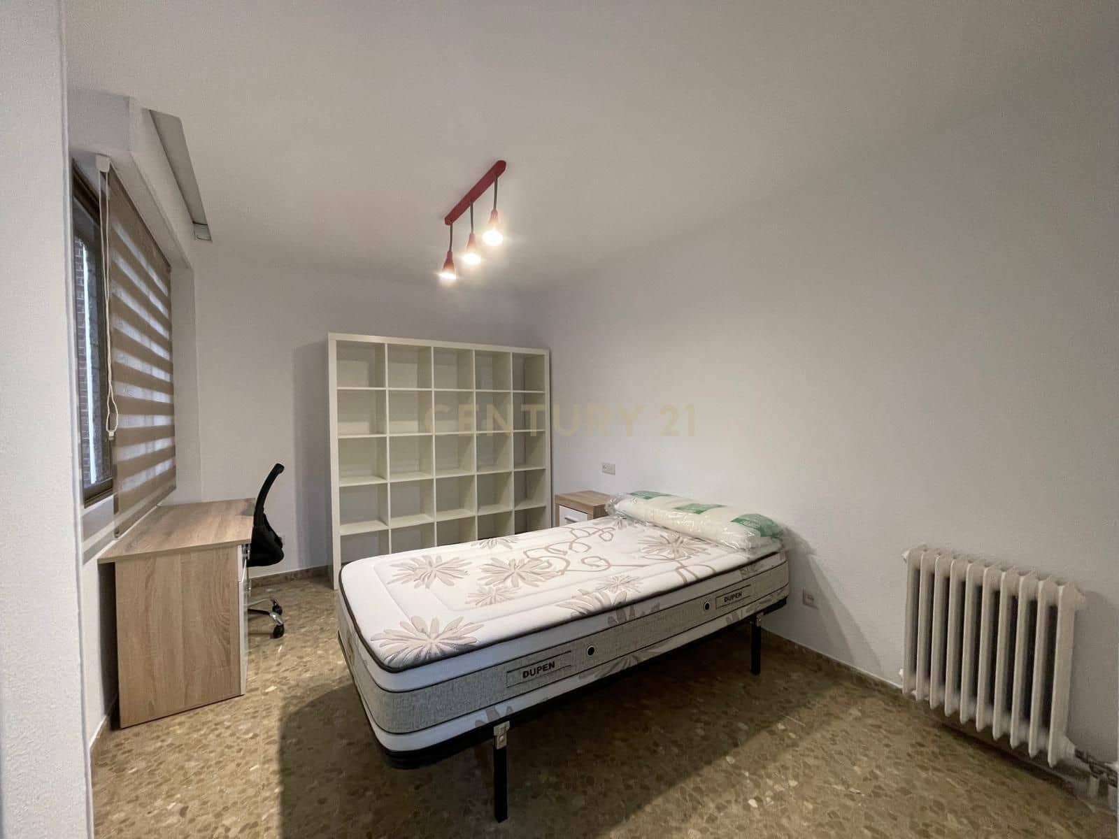 3 bedroom Flat for rent in Granada city with garage - € 1,000 (Ref: 9547253)