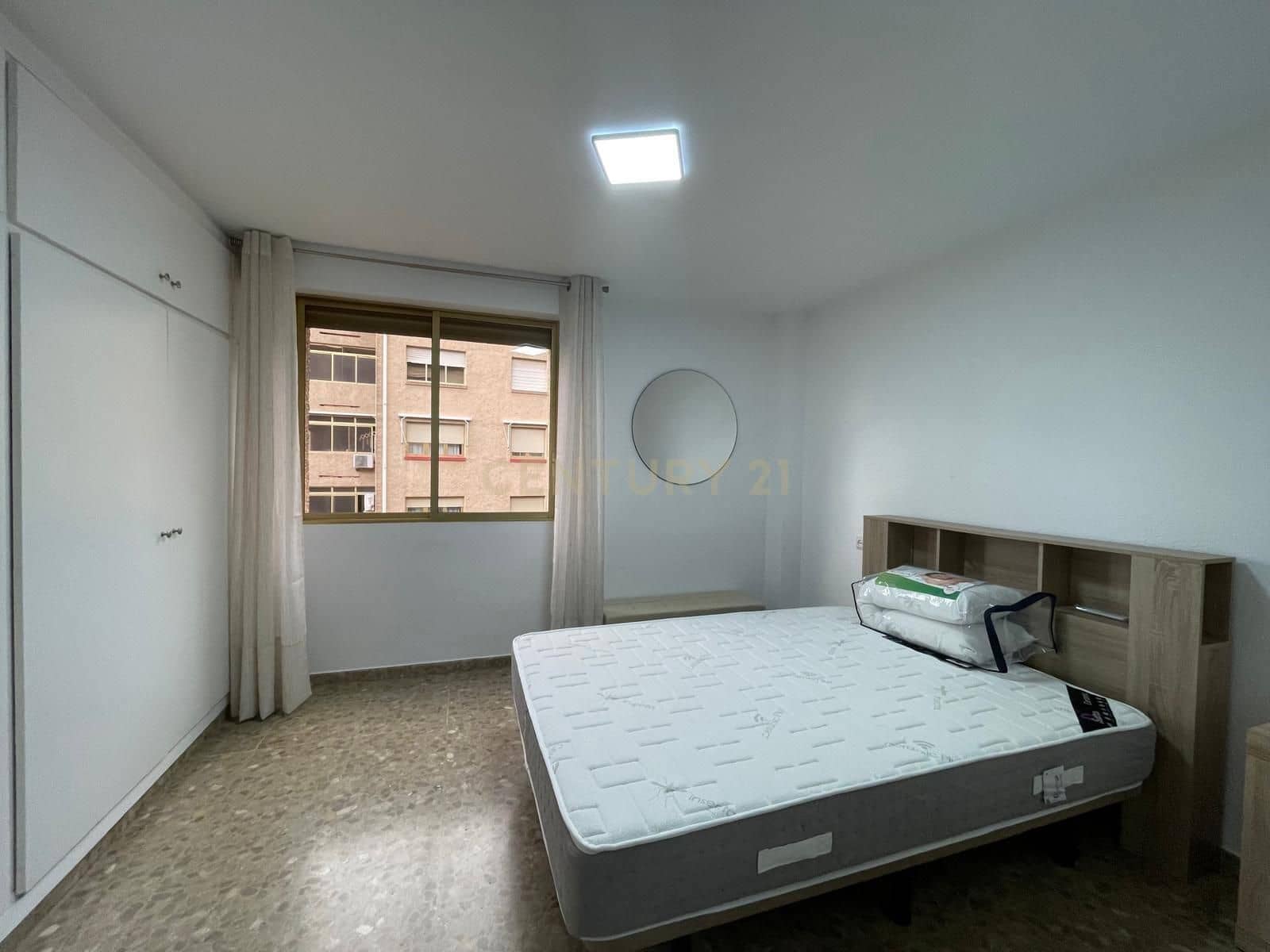 3 bedroom Flat for rent in Granada city with garage - € 1,000 (Ref: 9547253)