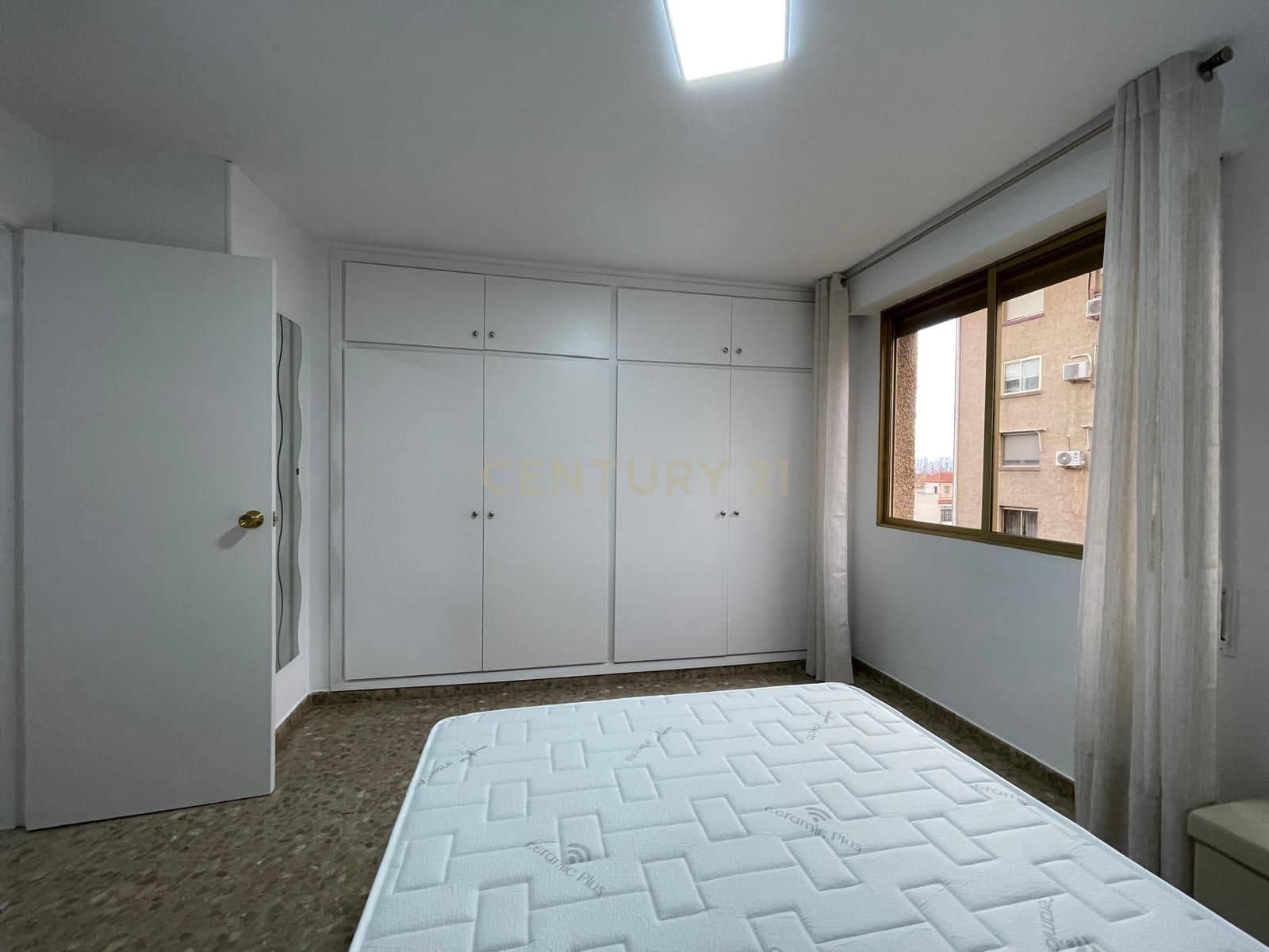 3 bedroom Flat for rent in Granada city with garage - € 1,000 (Ref: 9547253)