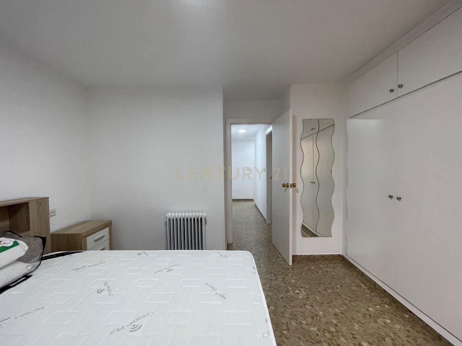 3 bedroom Flat for rent in Granada city with garage - € 1,000 (Ref: 9547253)