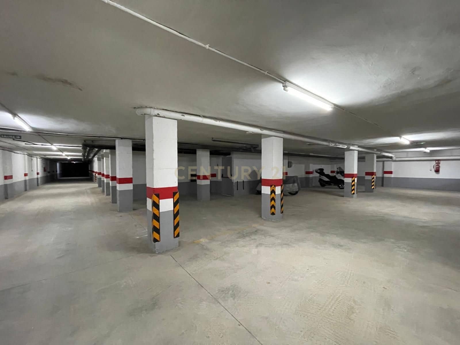 3 bedroom Flat for rent in Granada city with garage - € 1,000 (Ref: 9547253)