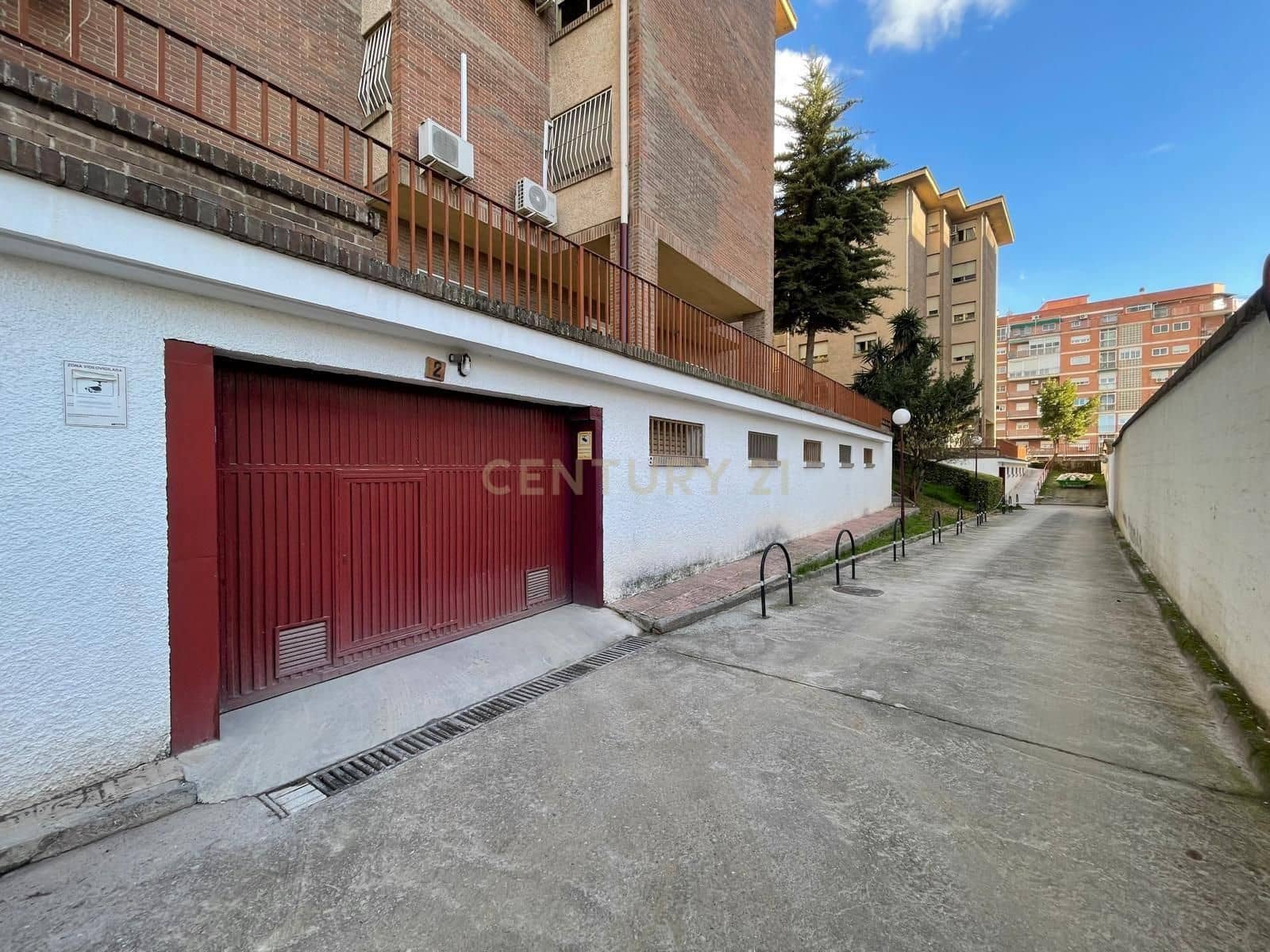 3 bedroom Flat for rent in Granada city with garage - € 1,000 (Ref: 9547253)