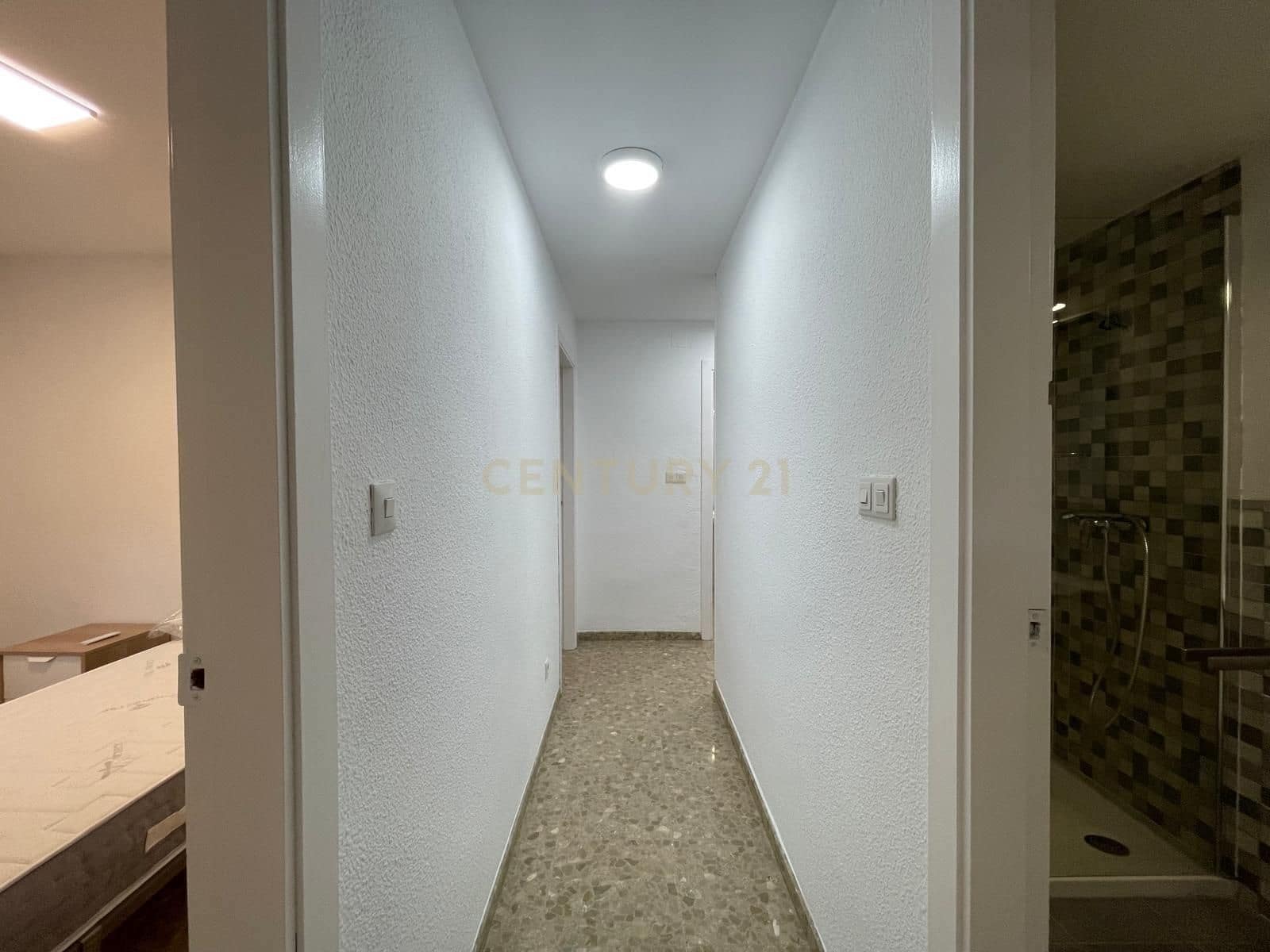 3 bedroom Flat for rent in Granada city with garage - € 1,000 (Ref: 9547253)