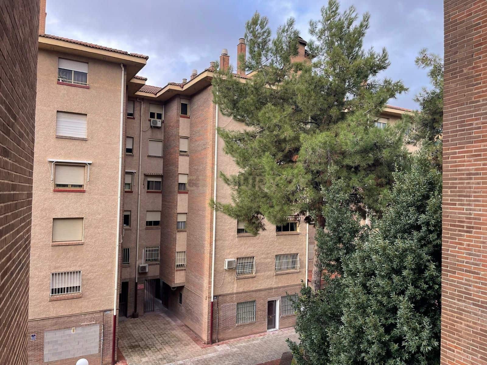 3 bedroom Flat for rent in Granada city with garage - € 1,000 (Ref: 9547253)