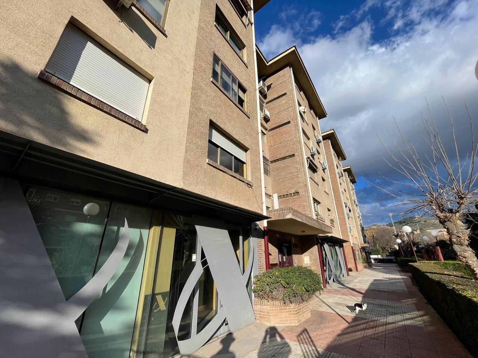 3 bedroom Flat for rent in Granada city with garage - € 1,000 (Ref: 9547253)